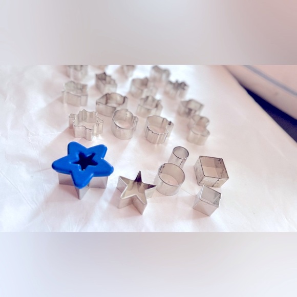Assorted Mini Metal Cookie Cutters Set of 22 Shapes! - Picture 6 of 7